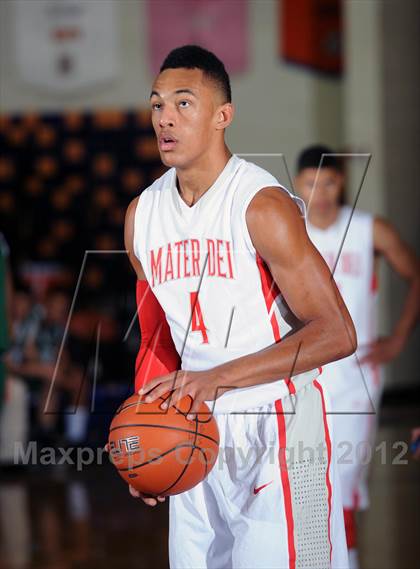 Thumbnail 2 in Mater Dei vs. Ribet Academy (Tarkanian Classic) photogallery.