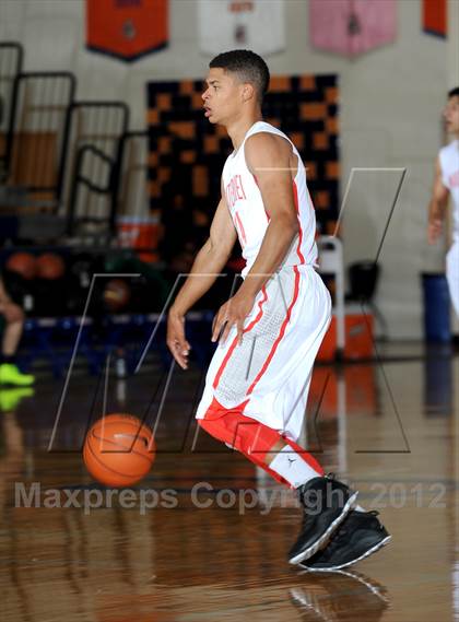 Thumbnail 2 in Mater Dei vs. Ribet Academy (Tarkanian Classic) photogallery.