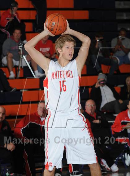 Thumbnail 2 in Mater Dei vs. Ribet Academy (Tarkanian Classic) photogallery.