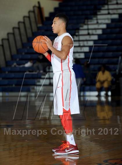 Thumbnail 3 in Mater Dei vs. Ribet Academy (Tarkanian Classic) photogallery.
