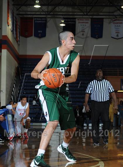 Thumbnail 3 in Mater Dei vs. Ribet Academy (Tarkanian Classic) photogallery.
