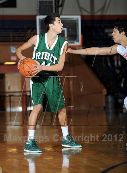 Thumbnail 2 in Mater Dei vs. Ribet Academy (Tarkanian Classic) photogallery.