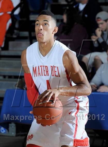 Thumbnail 2 in Mater Dei vs. Ribet Academy (Tarkanian Classic) photogallery.