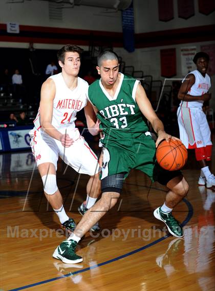 Thumbnail 2 in Mater Dei vs. Ribet Academy (Tarkanian Classic) photogallery.