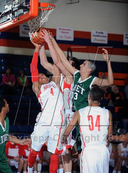 Thumbnail 2 in Mater Dei vs. Ribet Academy (Tarkanian Classic) photogallery.