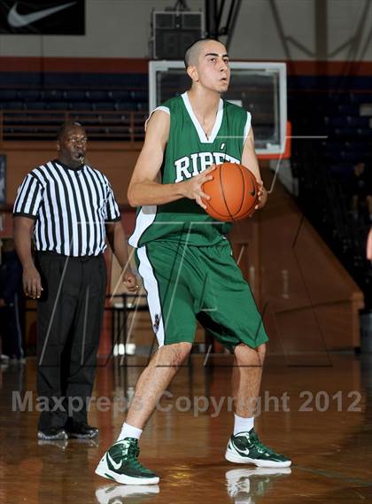 Thumbnail 3 in Mater Dei vs. Ribet Academy (Tarkanian Classic) photogallery.