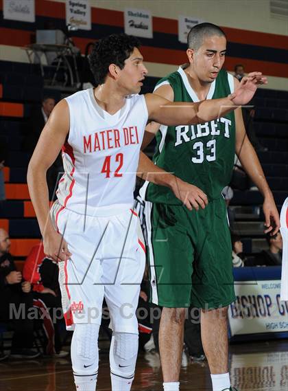 Thumbnail 2 in Mater Dei vs. Ribet Academy (Tarkanian Classic) photogallery.