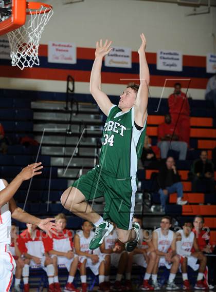 Thumbnail 3 in Mater Dei vs. Ribet Academy (Tarkanian Classic) photogallery.