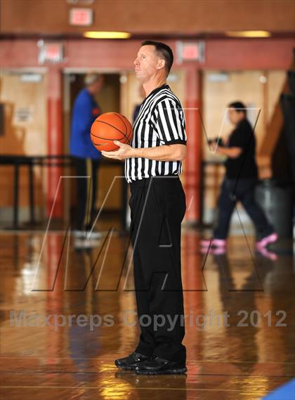 Thumbnail 3 in Mater Dei vs. Ribet Academy (Tarkanian Classic) photogallery.