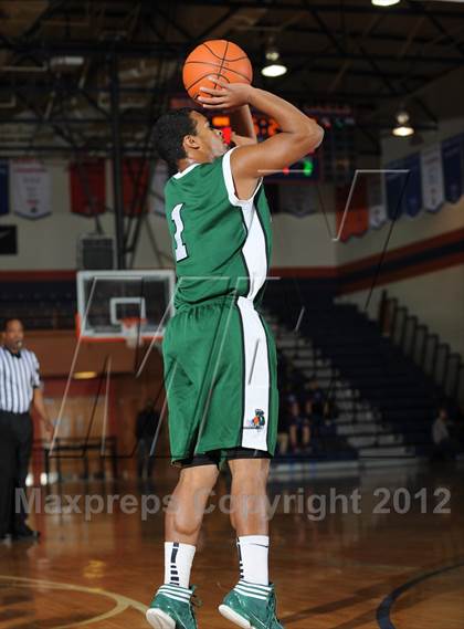 Thumbnail 2 in Mater Dei vs. Ribet Academy (Tarkanian Classic) photogallery.