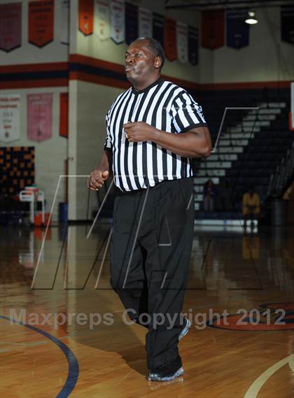 Thumbnail 2 in Mater Dei vs. Ribet Academy (Tarkanian Classic) photogallery.