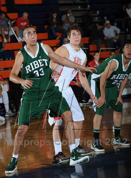 Thumbnail 2 in Mater Dei vs. Ribet Academy (Tarkanian Classic) photogallery.