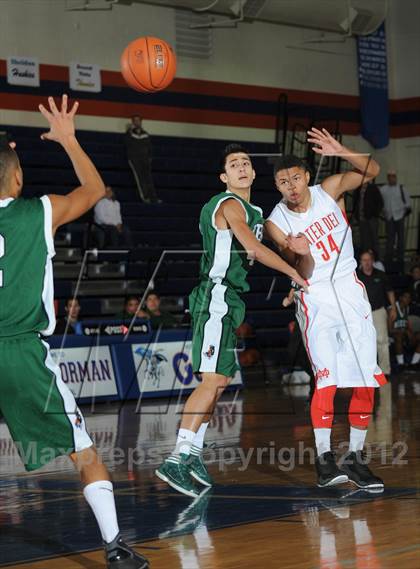 Thumbnail 3 in Mater Dei vs. Ribet Academy (Tarkanian Classic) photogallery.
