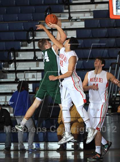 Thumbnail 3 in Mater Dei vs. Ribet Academy (Tarkanian Classic) photogallery.