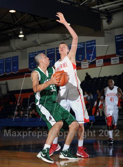 Thumbnail 2 in Mater Dei vs. Ribet Academy (Tarkanian Classic) photogallery.