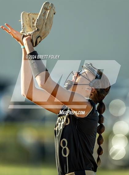 Thumbnail 1 in Marian vs. Lincoln Southeast photogallery.