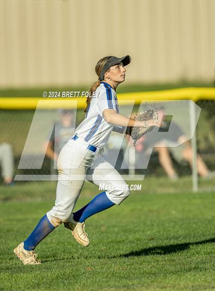 Thumbnail 2 in Marian vs. Lincoln Southeast photogallery.
