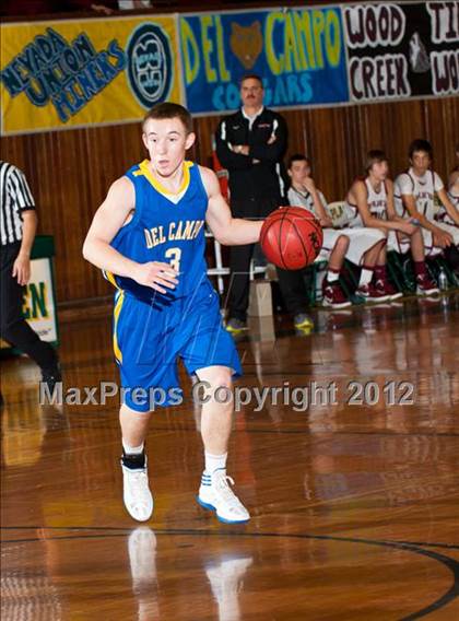 Thumbnail 3 in Del Campo vs Bear River (Kendall Arnett) photogallery.