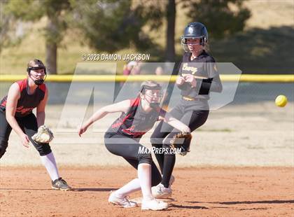 Thumbnail 1 in Lowry vs Lincoln County (Sherm Bennett Memorial Tournament) photogallery.