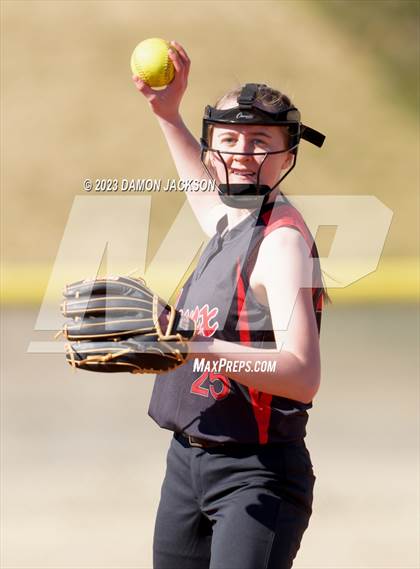 Thumbnail 1 in Lowry vs Lincoln County (Sherm Bennett Memorial Tournament) photogallery.