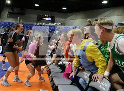 Thumbnail 1 in Benton vs. Valley View (AAA 5A State Final) photogallery.