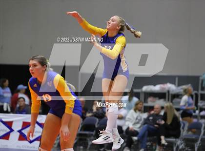Thumbnail 1 in Benton vs. Valley View (AAA 5A State Final) photogallery.