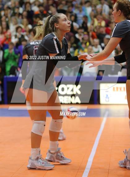 Thumbnail 2 in Benton vs. Valley View (AAA 5A State Final) photogallery.