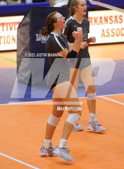 Thumbnail 1 in Benton vs. Valley View (AAA 5A State Final) photogallery.