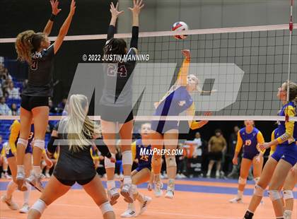 Thumbnail 2 in Benton vs. Valley View (AAA 5A State Final) photogallery.