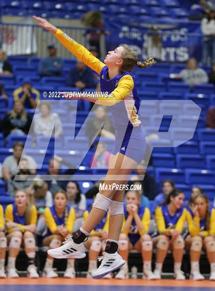 Thumbnail 1 in Benton vs. Valley View (AAA 5A State Final) photogallery.