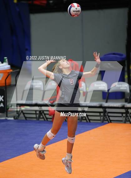 Thumbnail 2 in Benton vs. Valley View (AAA 5A State Final) photogallery.