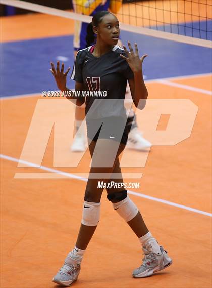 Thumbnail 2 in Benton vs. Valley View (AAA 5A State Final) photogallery.