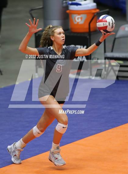 Thumbnail 1 in Benton vs. Valley View (AAA 5A State Final) photogallery.