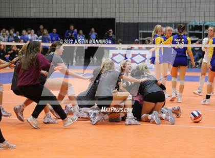 Thumbnail 2 in Benton vs. Valley View (AAA 5A State Final) photogallery.