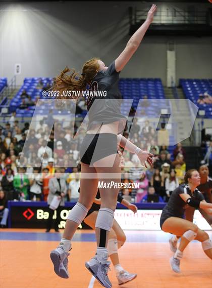 Thumbnail 1 in Benton vs. Valley View (AAA 5A State Final) photogallery.