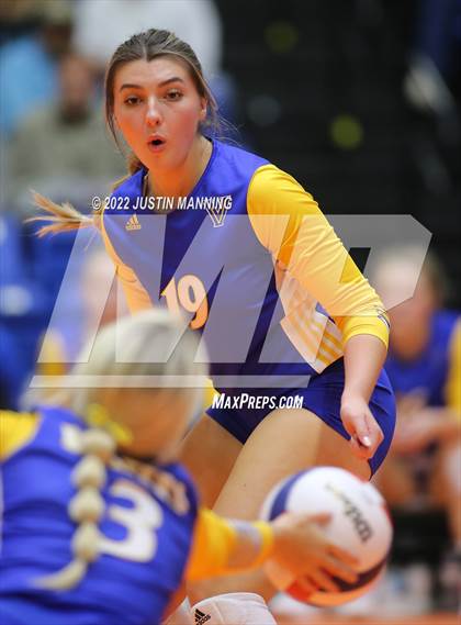 Thumbnail 1 in Benton vs. Valley View (AAA 5A State Final) photogallery.