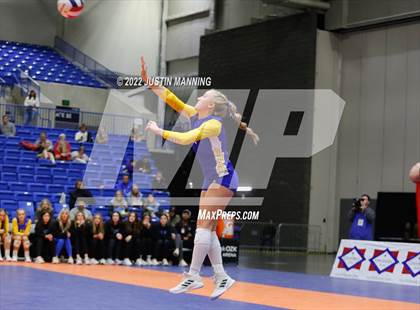 Thumbnail 1 in Benton vs. Valley View (AAA 5A State Final) photogallery.