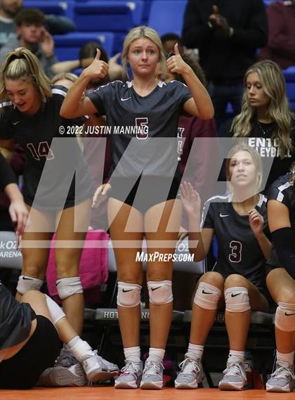 Thumbnail 2 in Benton vs. Valley View (AAA 5A State Final) photogallery.