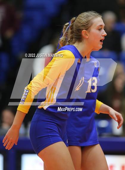 Thumbnail 2 in Benton vs. Valley View (AAA 5A State Final) photogallery.