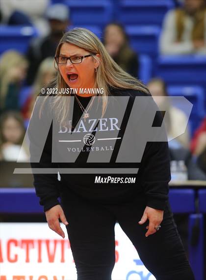 Thumbnail 1 in Benton vs. Valley View (AAA 5A State Final) photogallery.