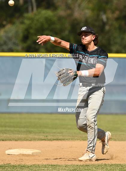 Thumbnail 2 in University City vs Valley Center(CIF SDS Division 4 Semifinal) photogallery.