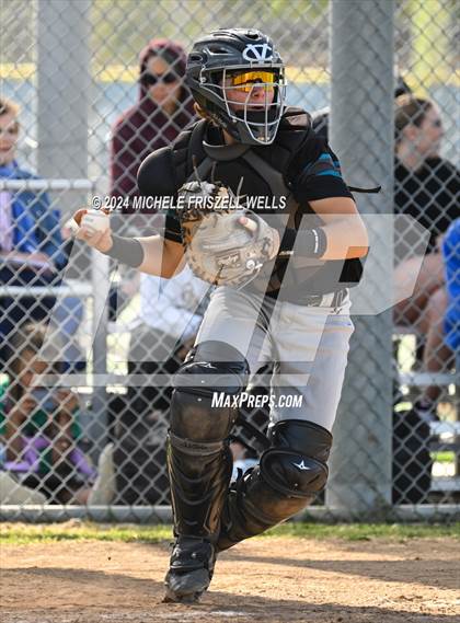 Thumbnail 3 in University City vs Valley Center(CIF SDS Division 4 Semifinal) photogallery.