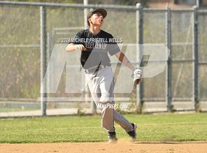 Thumbnail 2 in University City vs Valley Center(CIF SDS Division 4 Semifinal) photogallery.