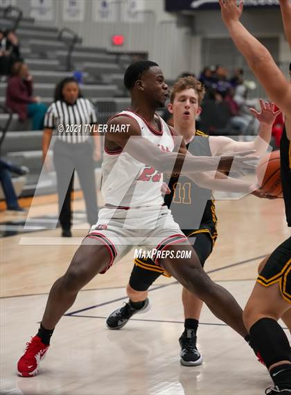 Thumbnail 2 in Tuscola vs. 21st Century Charter (Sneakers for Santa Shootout) photogallery.