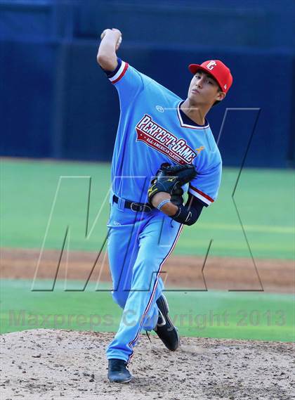 Thumbnail 2 in Perfect Game All-American Classic (East vs. West) photogallery.