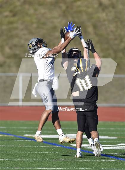 Thumbnail 1 in Mead vs. Bellevue (WIAA 3A Round 1) photogallery.