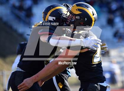 Thumbnail 2 in Mead vs. Bellevue (WIAA 3A Round 1) photogallery.