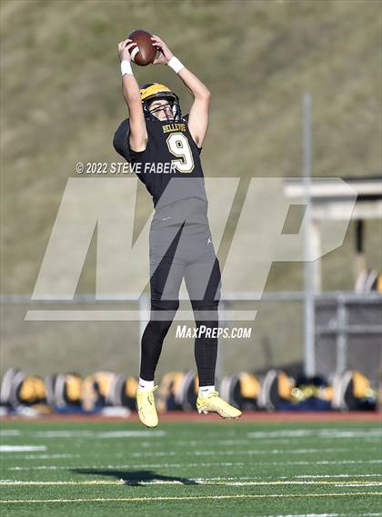 Thumbnail 2 in Mead vs. Bellevue (WIAA 3A Round 1) photogallery.