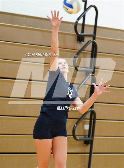 Thumbnail 1 in Yale vs. Almont photogallery.