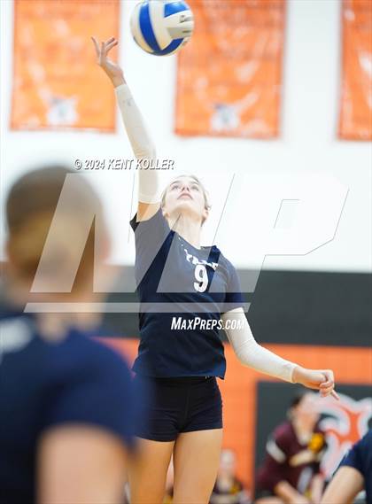 Thumbnail 3 in Yale vs. Almont photogallery.